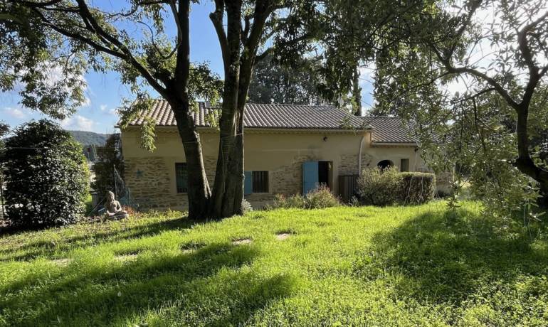 Ancienne bergerie avec piscine & vue!